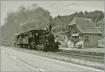 Mit einem Dampfzug der  Emmentalbahn  auf der Fahrt nach Wasen i. E. erreicht die E 3/3 853 (UIC 90 85 0008 573-3) den Halt Oberei; ein Halt auf Verlangen. Die Strecke wird zwar nicht mehr von Fahrplanmässigen Reisezügen befahren, aber Bahnhofsgebäude ist weiterhin in  Betrieb  einerseits als Bushaltestelle und andererseits dient der Wartesaal als Hofladen; und einmal pro Monat verkehrt - so steht es auf dem angeschlagenen Fahrplan - ein Museumszug der Emmentalbahn von Wasen nach Huttwil und zurück.

14. Juni 2025