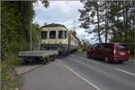 einheitswagen-i/750244/fahrtag-wolfhuuser-bahnpassage-des-bahnuebergangs-am Fahrtag Wolfhuuser Bahn.

Passage des Bahnübergangs am Ortsende Wolfhausen. Der ABt bekam noch einen winzigen Beistellwagen für den Fahrradtransport. Oktober 2021.