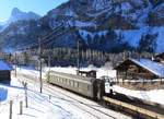 Steuerwagen der Autozüge durch den Lötschberg-Scheiteltunnel: Wagen 948 von hinten bei der Ausfahrt aus Kandersteg Richtung Tunnel.