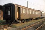 RIC Wagen Bauart Schlieren: SBB Couchettes-Wagen Typ  Schlieren  51 85 59-80 006 (gebaut 1960/61), abgestellt in Appenweier nördlich von Offenburg. 5.August 1970 