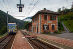   Der FART Gelenk-Triebwagen ABe 4/6 54 „Intragna“  am 02.08.2019  hat seinen Endbahnhof  Camedo erreicht, und steht nun wieder zur Rückfahrt nach Locarno bereit.