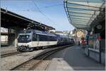 Die MOB Ge 4/4 8004 wartt mit ihrem Goldenpass Express GPX 4068 in Montreux auf die Abfahrt nach Interlaken Ost.

20. März 2024