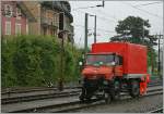 Ein Unimog auf den Schiennen.