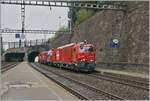 Die SBB Xtms 99 85 9177 013-7 und Xtmas 99 85 9174 023-3  Brig  auf  Übungsrundfahrt  Brig - Goppenstein - Spiez - LBT - Brig bei der Durchfahrt in Goppenstein. Im Hintergrund der 114 Meter lange  Meigenbachtunnel . 

12. Sept. 2024 