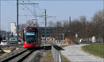 Mit Peter unterwegs durch Bern -     Tramlink 929 an der Begegnungshaltestelle Siloh.