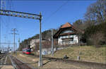 Mit Peter unterwegs in Bern -     In Gümligen fährt die Berner Tramline 6 kurz parallel zur Bahnstrecke nach Thun.