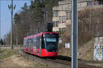 Mit Peter unterwegs in Bern -     Tramlink 929 der Linie 6 wird gleich auf seinem Weg nach Worb seinen Halt am Bahnhof Gümligen erreichen.