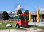 riffelalp/862287/das-riffelalp-tram-wagen-nr-1-in Das Riffelalp-Tram, Wagen Nr. 1, in der Schleife vor dem Hotel. Schon umspielen die ersten Wolken das Matterhorn, und in etwa einer Stunde ist von diesem markanten Berg nichts mehr zu sehen. in den 18.September 2024 