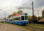 zuerich/717398/glattalbahn-auzelg-tram-2000-mit-saenfte Glattalbahn, Auzelg. Tram 2000 mit Sänfte, Nr. 2099. 17.Oktober 2020  