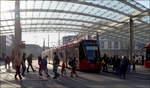 Mit Peter unterwegs in Bern -     Immer wenn ich an die Haltestelle Bern Bahnhof komme, sind die Lichtverhältnisse schwierig, was aber durchaus seinen Reiz hat.