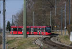 Mit Peter unterwegs in Bern -

Von der Überführung über die Strecke Bern - Thun kommend fährt Tramlink 929 in die s-förmige Streckenführung beim Bahnhof Gümligen ein.

07.03.2025