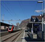 Obwohl in Villeneuve gebaut, sind die Twidexx Züge auf der Simplonstrecke eher selten und wenn mal einer zu sehen ist, dann auf Probe- oder Überführungsfahrt, wie hier der SBB RABe 502 225-9 bei der Durchfahrt in Aigle in Richtung Lausanne. 

5. Nov. 2021