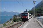 Der SBB RBDe 560 221-4 (RBDe 560 DO 94 85 7 560 221-4 CH-SBB) mit B (B NPZ DO 50 85 29-43 140-7 CH-SBB) und ABt (ABt NPZ DO 50 85 39-43 804-6 CH-SBB) erreicht als Regionalzug 6120 von Brig kommend St-Gingolph (Suisse) - Endstation. 

22. Juli 2022