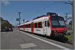 Ein RegionAlps Domino ist als R 91 6118 von Brig nach St-Gingolph unterwegs und konnte beim Halt in Bouveret festgehalten werden.