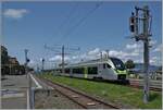 Der BLS RABe 528 105  MIKA  beim Halt als R91 6121 in Bouveret. Der von der Regionalps angemietete Zug ist von St-Gingolph nach Brig unterwegs und wartet nun auf den Gegenzug.

24. Juli 2024