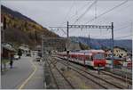 Wohl zu Schulugszwecken befinden sich gleich zwei TMR Region Alpes RABe 525 imk Bahnhof vn Orsières.