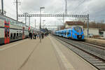 Von Coppet nach Annemasse: Der Bahnhof Coppet mit einem französischen Triebzug (31529 + 31545) an der Anfangsstation seiner Fahrt als Léman Express. 10.März 2023 