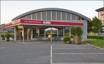 201-vallorbe-le-brassus/505903/blick-durch-dem-endbahnhof-le-brassus Blick durch dem Endbahnhof Le Brassus. Im Hintergrund der 1482 m hohe Dent de Vaulion. Juli 2016.