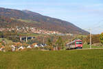 Die Strecke ins Vallée de Joux, oberhalb Le Day: Der Domino-Zug 560 384 hat Le Day fast erreicht.