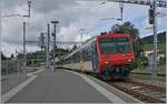 Der RE 18123 von Frasne nach Neuchâtel beim Halt in Travers.
Der Zug bestehend aus folgenden Fahrzeugen: RBDe 562 004-2, AB 50 85 30-603-1, B 50 85 20-35 600-9, B 50 85 20-35 602-5 und dem Bt 50 85 29-35 952-5 (Schluss -> Spitze).

13. August 2019