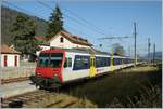 Ein SBB Regionalzug von Neuchâtel kommend, wendet in kleinen Kopfbahnhof von Buttes für die baldige Rückfahrt nach Neuchâtel.