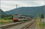 Ein SBB RBDe 560  Colibri  mit der Aufschrift REV erreicht Noiraigue. Der im Kanton Waadt wohl überzählige Zug ist als Regionalzug von Buttes nach Neuchâtel unterwegs. 

22. Juli 2010 