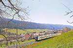 Ausfahrt eines NPZ Domino-Zugs aus dem Städtchen Renan, der obersten Ortschaft im Tal von St.Imier, Kanton Bern. 23.April 2021 