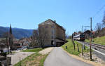 Ein NPZ Domino-Zug aus Biel hat das oberste Städtchen im Vallon de St.Imier im Berner Jura erreicht.