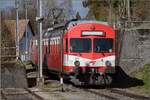 Besuch im Elsgau, heute bekannt als Ajoie.

Im Bahnhof von Bonfol steht auf dem Gleis zur Deponie, ursprünglich führte es nach Frankreich, der NPZ-Prototyp RBDe 566 221. Februar 2022.