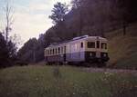 Der Originaltriebwagen der Sensetalbahn BDe2/4 101 im Abstieg von Flamatt ins Sensetal. 23.August 1967 
