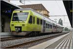 3051-bern-neuchatel/772060/dieser-nina-nennt-sich-lina-und Dieser 'NINA' nennt sich 'LINA' und wirbt mit 'Dini Lehrsteu ir Region' für dringend benötigten Nachwuchs im öffentlichen Verkehr. Der BLS RABe 525 010 wartet in Neuchâtel auf die Abfahrt als S5 nach Bern. 

15. August 2021