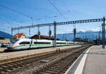 Der gr�n gestreifte ICE 4 der BR 412.0, Tz 9024 (BR 412.0 / 812) der DB Fernverkehr AG hat am 08 September 2021, als ICE 275 von Berlin Ostbahnhof nach Interlaken Ost, p�nktlich den Bahnhof Spiez
