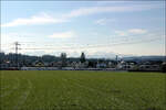 Mit Peter unterwegs in Bern - 

Auch vom oberen Stockwerk des IC  wird man aufgrund der Bebauung das Panorama des Berner Oberlandes mit dem Gantrisch (in Bildmitte hinter dem Baum) an dieser Stelle wohl nicht sehen können.

Blick auf die Strecke Bern - Thun in Gümligen.

07.03.2024 (M)