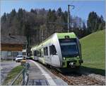 Der BLS RABe 535 103 nach Bern beim Halt (auf Verlangen) in Enge im Simmental. 

14. April 2021