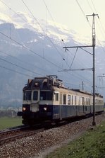 Altbautriebwagen der BLS: In der Nähe von Kandersteg ist im Mai 1981 der ABDZe 4/6 737 der BN unterwegs.