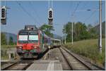 Der SBB RBDe 560 255 (RBDe 560 DO 94 85 7 560 255-2 CH-SBB) verlässt den Kreuzungsbahnhof Crémines in Richtung Moutier.

5. Juni 2023