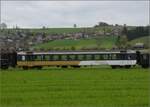 Rundfahrt vom Bodensee durchs Emmental mit 23 058 und Ae 4/7 11022.

EW I-Wagen B 472 in der Version Golden Pass der BLS zweite Klasse, heute dem Eurovapor gehrend. Seine NVR-Nummer lautet 50 85 20 33 472-5 CH-EV. Die Lackierung drfte wohl auf absehbare Zeit in eine historische Version gendert werden. Grund genug, den Wagen zuvor genauer zu betrachten. Brand bei Rohrbach, April 2023.