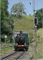 Das Bild zeigt die in Sumiswald-Gr�nen auf dem Streckenast. Man k�nnte meinen die Lok f�hrt in den Bahnhof ein, in Wirklichkeit ist der Zug hier abgestellt. Die Lok geh�rt der SBB Historic, wird aber von der OeBB Historic betreut. 

14. Juni 2025