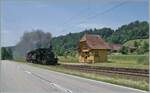 In Sumiswald findet der traditionelle Gotthelf-Märit statt und für diesen Markt fährt die  Emmentalbahn  auf der Strecke Sumiswald Grünen - Wasen i.E. einige Dampfzüge. Das Bild zeigt die E 3/3 853 des Vereins Dampf Bahn Bern Mit einem Dampfzug der  Emmentalbahn  auf der Fahrt nach Wasen i. E. Die E 3/3 853 (UIC 90 85 0008 573-3) den Halt Oberei; ein Halt auf Verlangen. Die Strecke wird zwar nicht mehr von Fahrplanmässigen Reisezügen befahren, aber Bahnhofsgebäude ist weiterhin in  Betrieb  einerseits als Bushaltestelle und andererseits dient der Wartesaal als Hofladen; und einmal pro Monat verkehrt - so steht es auf dem angeschlagenen Fahrplan - ein Museumszug der Emmentalbahn von Wasen nach Huttwil und zurück.

14. Juni 2025