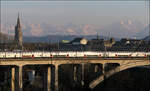 Mit Peter unterwegs in Bern -     Ein IC auf dem Lorrainviadukt in Bern.