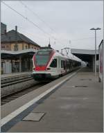 Die S 6 von Basel SBB nach Stetten beim Halt in Lörrach.