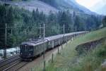 600-luzernzug-chiasso-gotthardbahn/350331/eine-re-44-i-faehrt-im Eine Re 4/4 I fährt im Mai 1980 die Gotthard-Nordrampe hinab