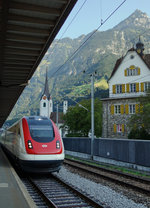 600-luzernzug-chiasso-gotthardbahn/518396/sbb-icn-zuerich-lugano-in-flueelen-am SBB: ICN Zürich-Lugano in Flüelen am 13. September 2016.
Foto: Walter Ruetsch