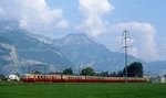 In den 1980er Jahren der Starzug auf der Gotthardbahn: Ein RAe TEE II ist als TEE Gottardo im Juli 1983 bei Flüelen in Richtung Süden unterwegs.