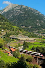 Mit dem ICN 667 von Basel SBB nach Lugano durchfährt ein RABDe 500 am 12.09.2016 die Wattinger Kurve