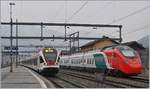 600-luzernzug-chiasso-gotthardbahn/631116/gotthard-reisezuege-aus-dem-hause-stadler-in Gotthard-Reisezüge aus dem Hause Stadler in Riviera-Bironico: Während der SBB RABe 501 004 (UIC 93 85 0501 004-2 CH-SBB) 'Giruno' zu Testfahren hier verweilt, sind zwei Tilo RABe 524 als RE 25082 von Milano nach Erstfeld unterwegs.
1. Oktober 2018