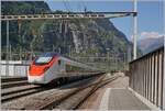  Giruno -Züge auf der Gotthardachse sind ja nun schon alltäglich, weniger aber, auf der Gotthard Panoramastrecke, auch wenn dieser RABe 501 017  nur  in Lavorgo abgestellt ist, vermag er