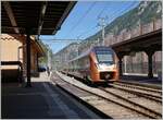Der SOB Traverso RABe 52 109/209 verlässt als IR 61  Treno Gottardo  von Locarno nach Zürich den Bahnhof von Faido.