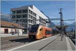 Der SOB Traverso RABe 52 116/216 als IR 61  Treno Gottardo  von Locarno nach Zürich beim Halt in Altdorf.