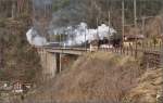 01 202 und 01 1066 auf der Chrstelenbachbrcke bei ihrer Gotthardabschiedsfahrt. Mrz 2015.